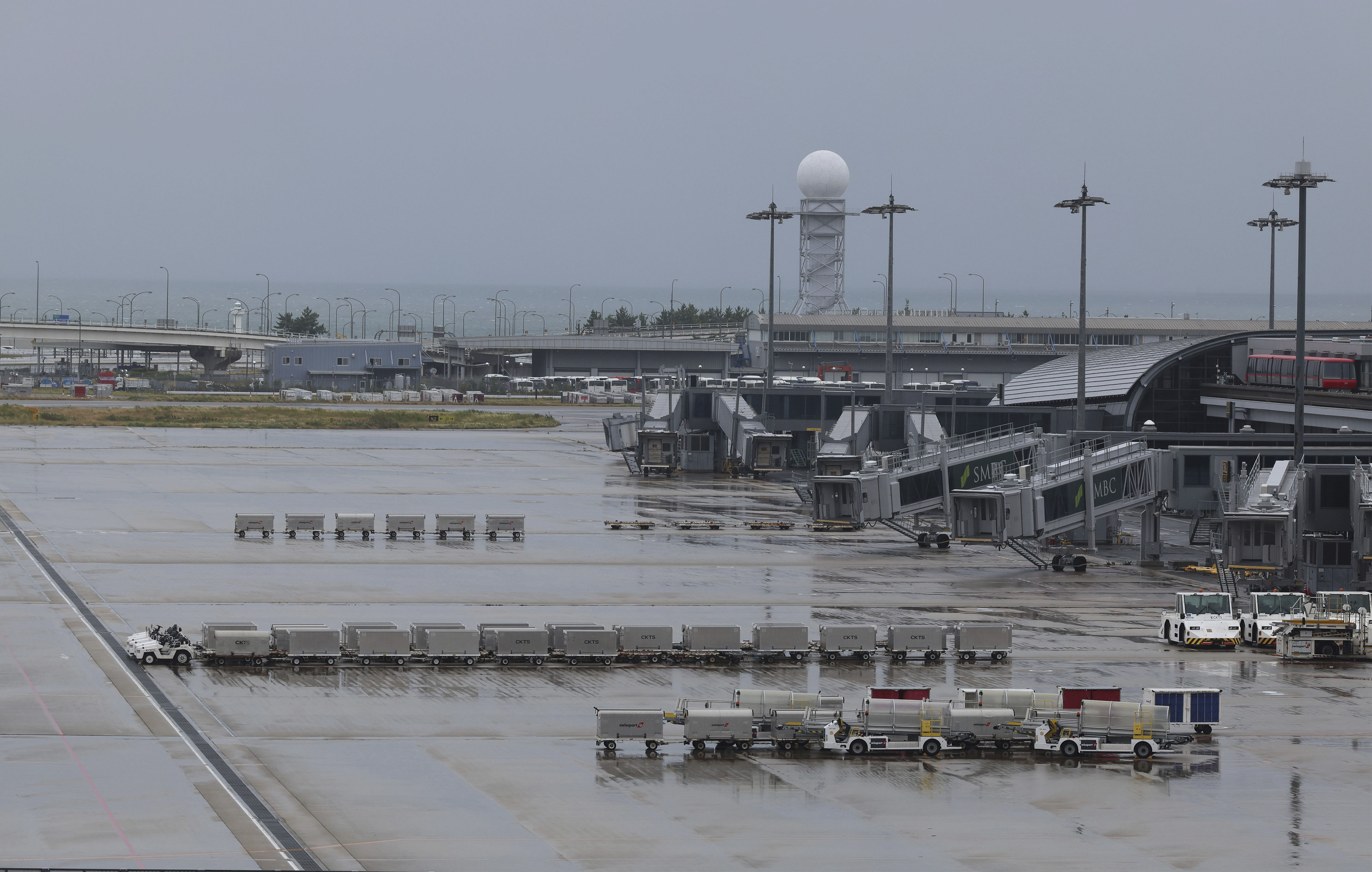 7178078 ▲▼日本關西機場受到颱風蘭恩影響,導致航班取消、延後。(圖/達志影像/美聯社)