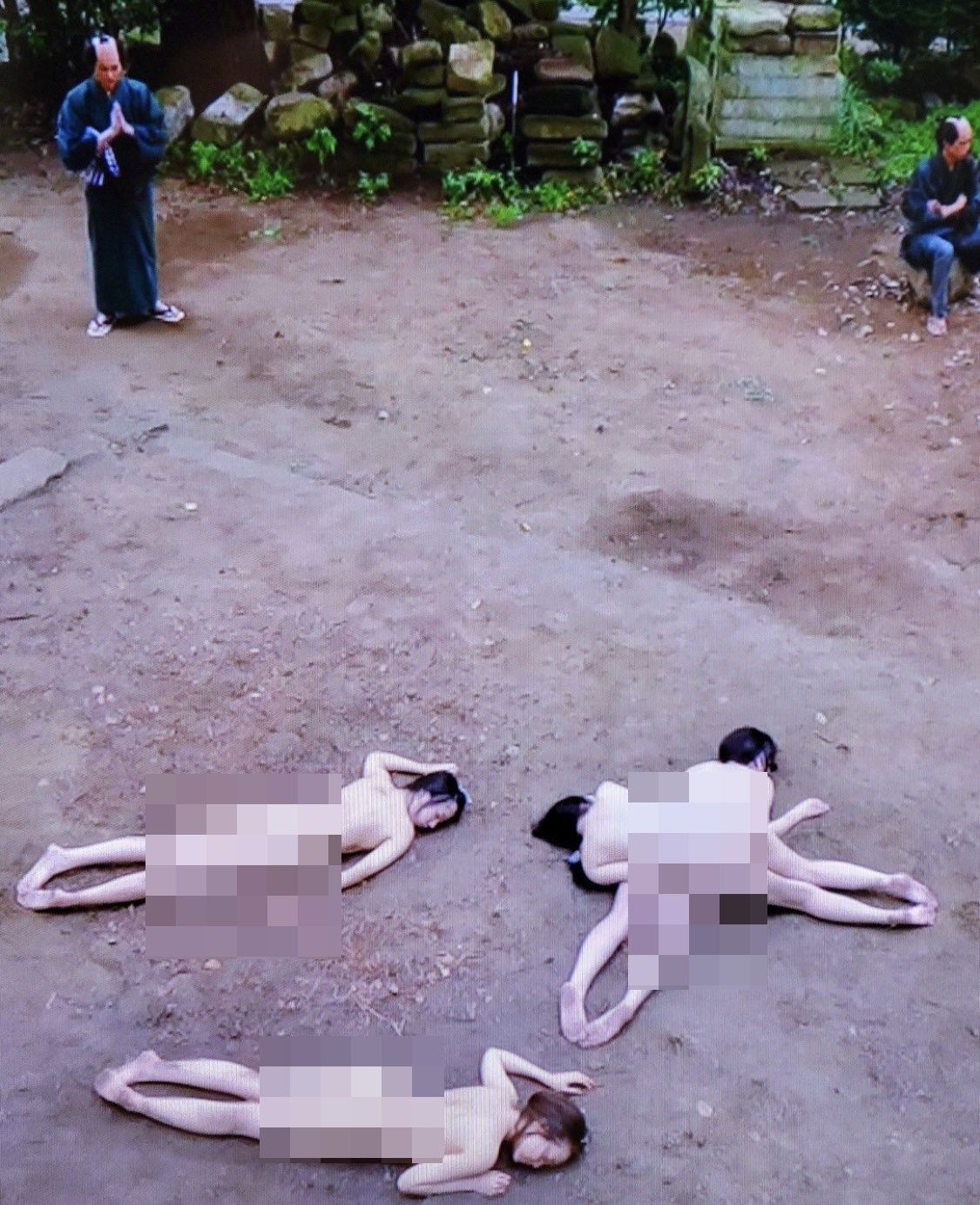 8033791 ▲▼3AV女優全裸演屍體,露臀畫面電視台無碼放送。(圖/翻攝自X)