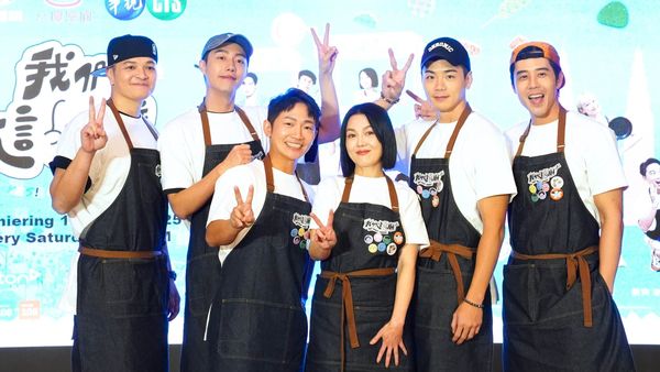 ▲苗可麗賣力推銷台灣特色小吃。（圖／三立提供）