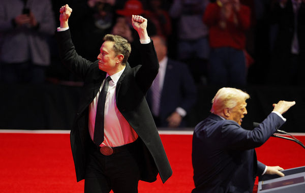 d8055328-1 ▲▼川普就職前夕,在華府第一資本競技館(Capital One Arena)發表演說。(圖/路透)