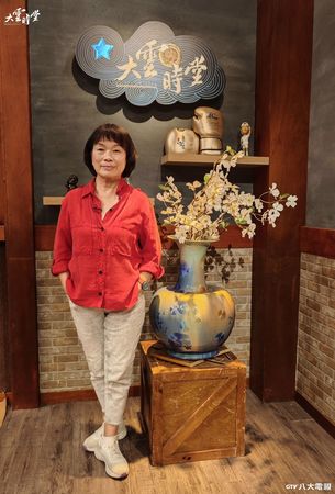 d8049966-1 ▲《大雲時堂》主持人李四端(左)和節目來賓龍應台。(圖/八大提供)