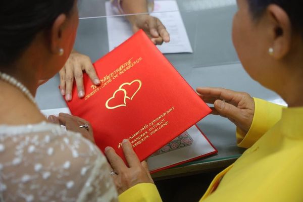 d8062552 ▲泰國平等婚姻法23日正式生效,成為東南亞首個實施婚姻平權的國家。(圖/翻攝泰國國會第一大黨人民黨臉書)