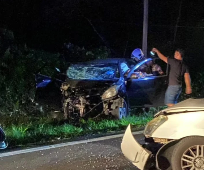 8068477 ▲▼台女駕車「失控逆向」撞死人! 衝入對向車道1死3傷。(圖/翻攝中國報)