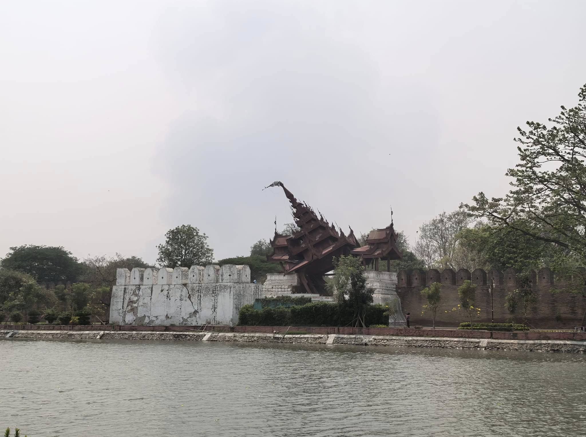 8148650 ▲▼緬甸曼德勒皇宮建築物與宮牆因強震而倒塌。(圖/翻攝自臉書)