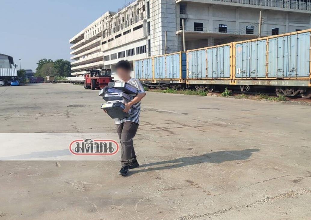▲▼4陸男闖「曼谷倒塌大樓」！趁亂搬走32份機密文件　被泰警抓包。（圖／翻攝自民意報）