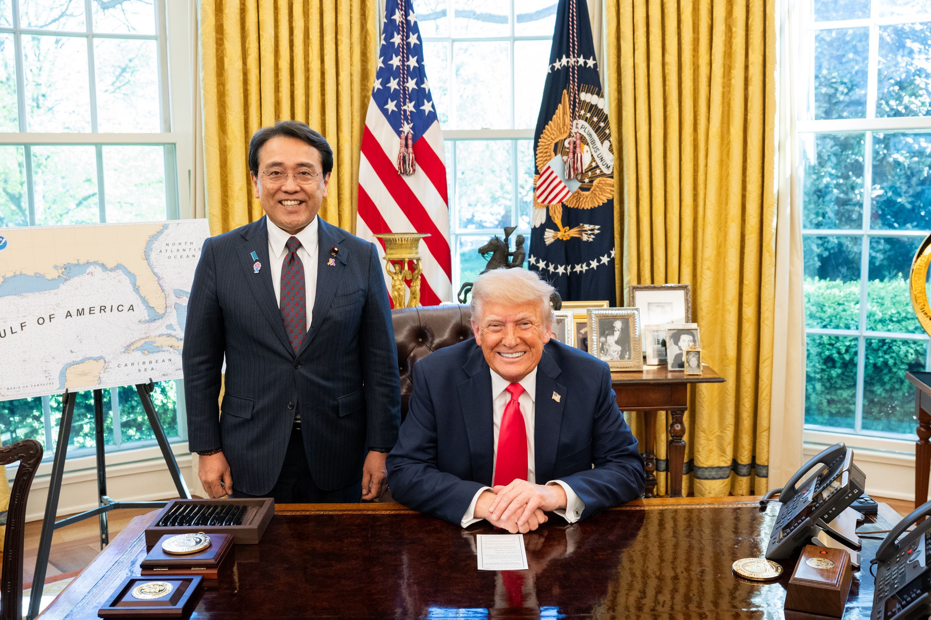 ▲▼日本經濟再生擔當大臣赤澤亮正前往白宮，美國總統川普參與美日關稅談判。（圖／達志影像）