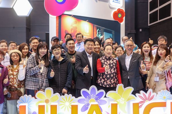d8114691 ▲▼花蓮縣政府率團赴香港參加旅遊博覽會,花蓮縣長徐榛蔚、立委傅崐萁合照。(圖/翻攝花蓮縣政府)