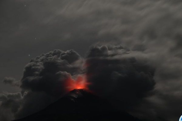d8136012-1 ▲▼ 印尼火山噴發。(圖/翻攝自羅盤報Kompas)