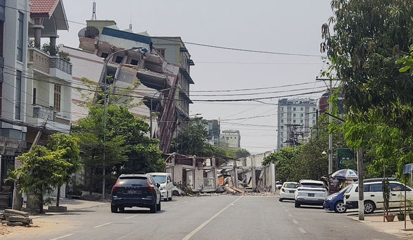 d8150235-1 ▲▼ 緬甸28日大地震,建築物嚴重損毀。(圖/路透)