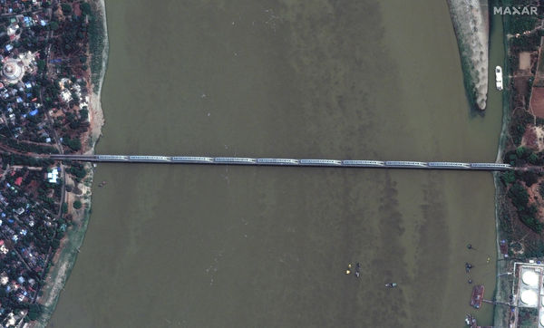 d8150260 ▲▼ 緬甸大地震衛星影像前後對比照。因瓦大橋(Inwa Bridge)。(圖/路透)