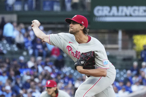 d8193176-1 ▲費城人右投諾拉(Aaron Nola)今天對陣小熊繳出7局失1分的優質先發。(圖/達志影像/美聯社)