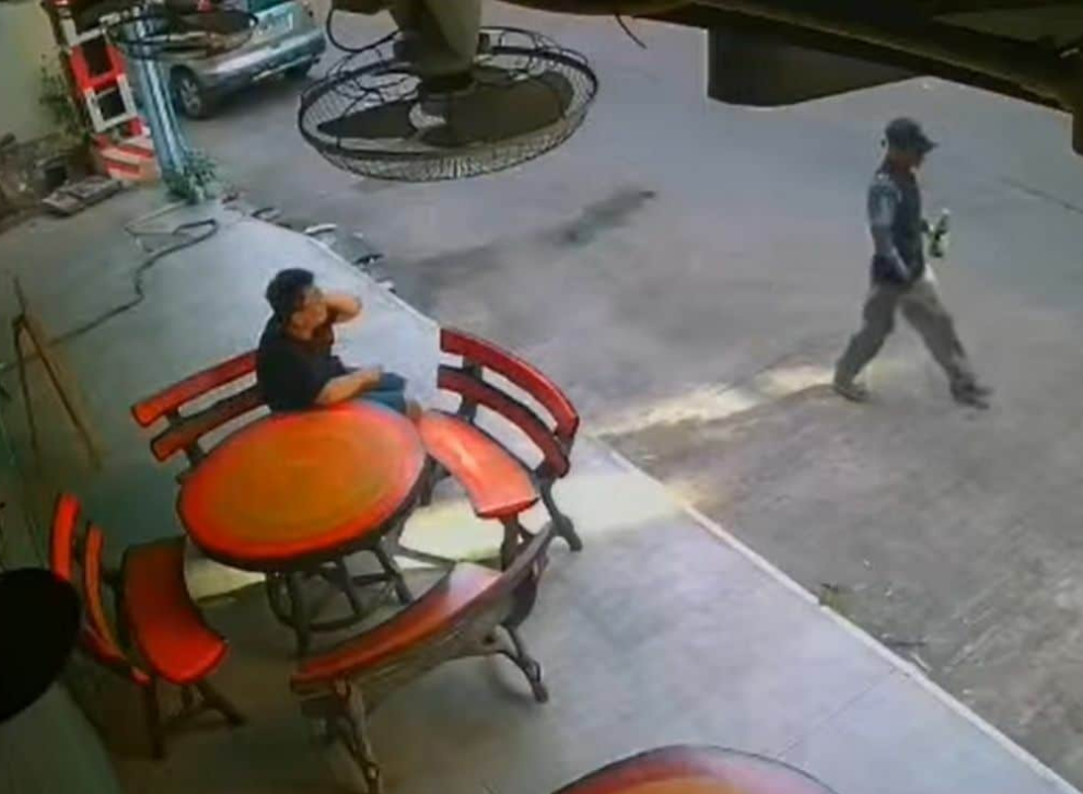 8185304-1 ▲▼台男在芭達雅被流浪漢打! 監視器畫面曝光「濺血瞬間」。(圖/Cuffs Douglas)