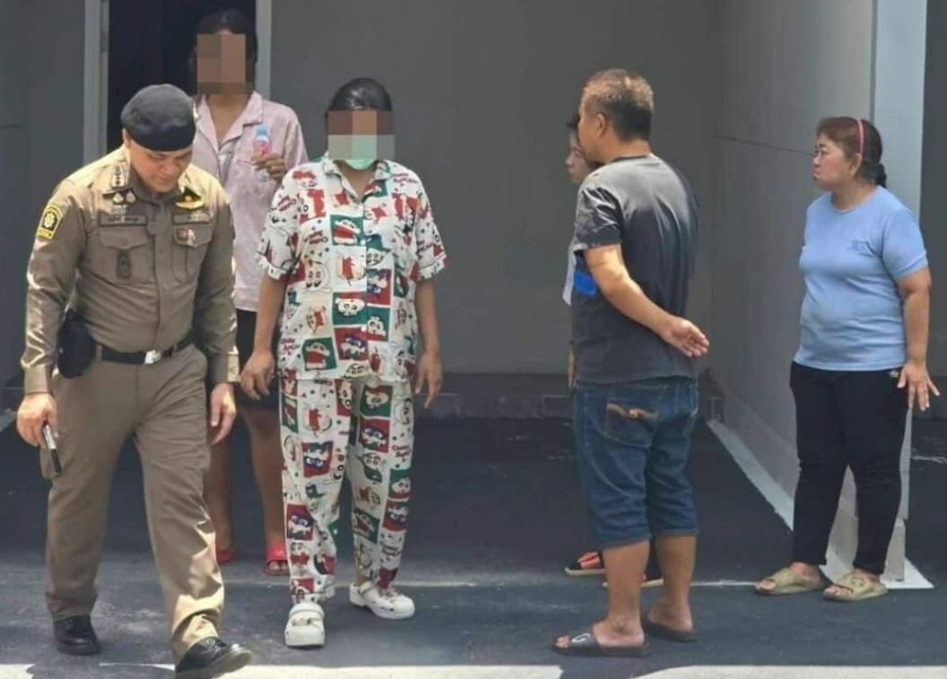 8187108 ▲▼最狂孕婦!抓包老公不倫 她挺孕肚打死小三。(圖/翻攝自The Thaiger)