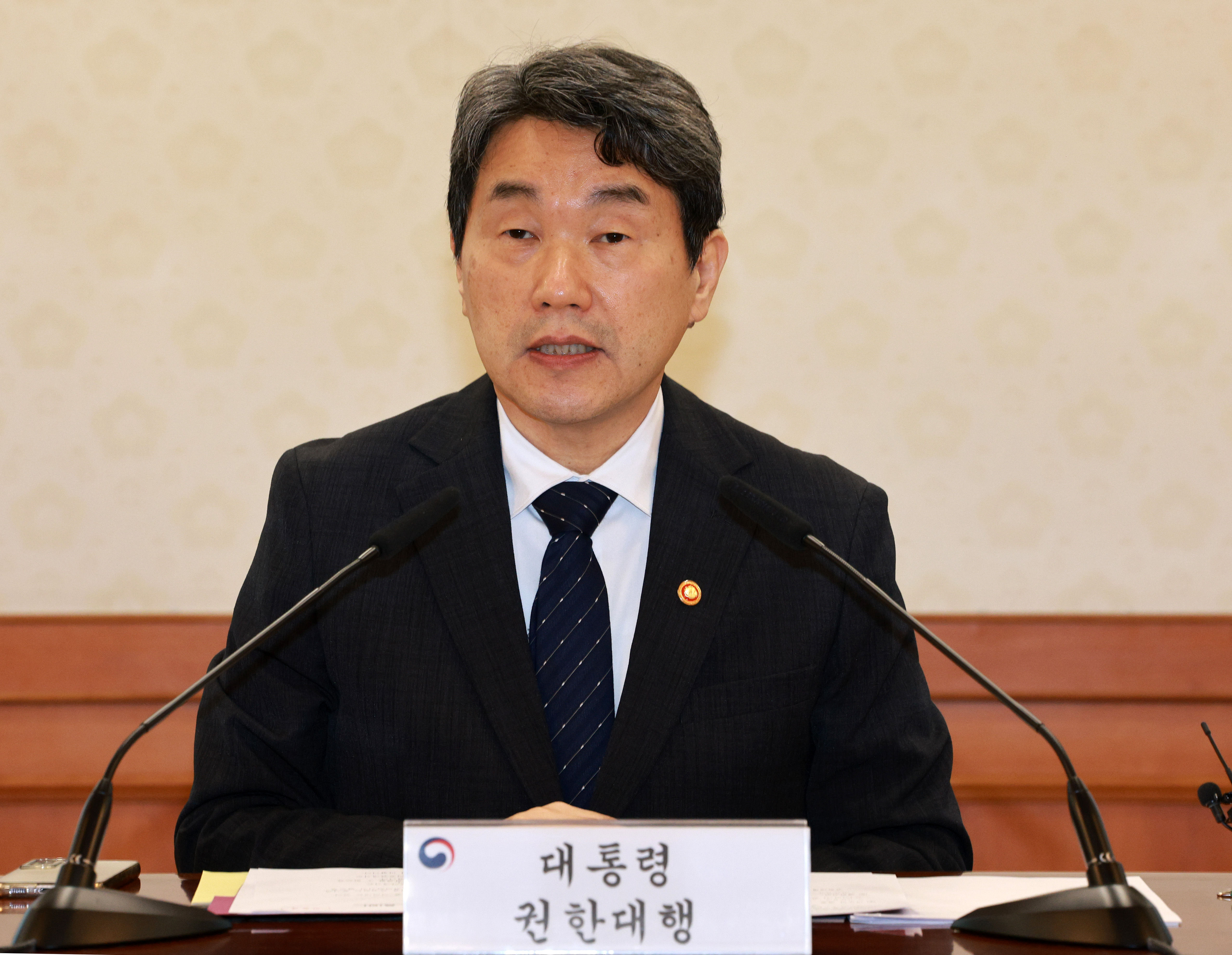 ▲▼南韓社會副總理兼教育部長李周浩，從2日起擔任代理總統。（圖／達志影像／newscom）