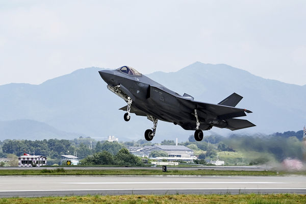 d7421627-1 ▲▼ 南韓F-35A戰鬥機。(圖/達志影像/美聯社)