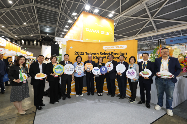 d8167896 ▲台灣館開幕典禮6個縣市及7家食品相關公協會,為展出揭開序幕。(圖/貿協提供)