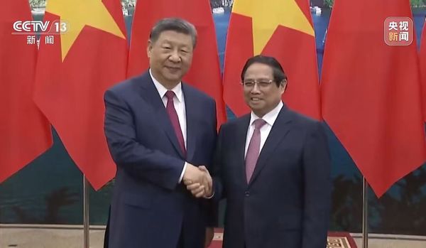 d8171722 ▲▼ 越南總理范明政、越南國會主席陳青敏、中國國防部長董軍 。(圖/翻攝 央視)