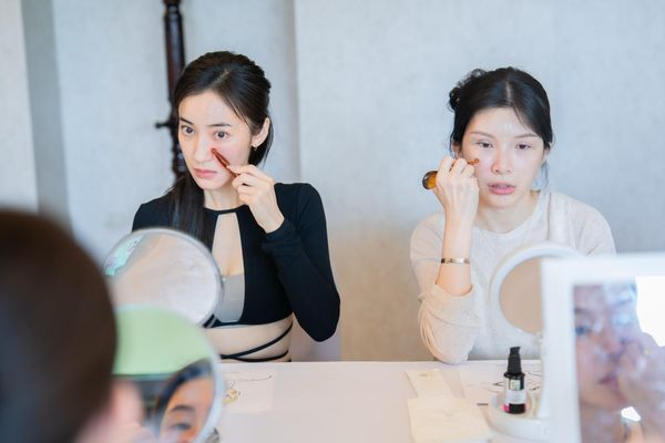 ▲何妤玟親自為大家上瑜珈課。（圖／源鑛娛樂）