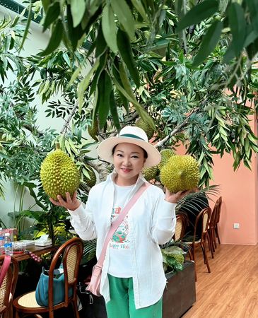 ▲白冰冰(左起)與蔡小虎合唱，沈文程與他們互動。（圖／記者葉文正攝）