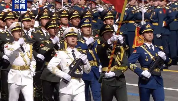 d8209757-1 ▲解放軍儀仗司禮大隊現身紅場閱兵式。(圖/翻攝央視)