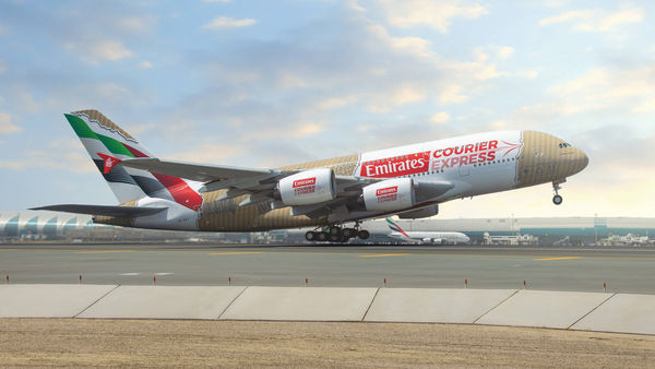 ▲阿聯酋航空為快遞業務打造了一架帶有專屬彩繪的A380飛機，塗裝靈感源自牛皮紙包裹，營造出極具視覺衝擊力的「貨機感」。（圖／取自阿聯酋航空網站）