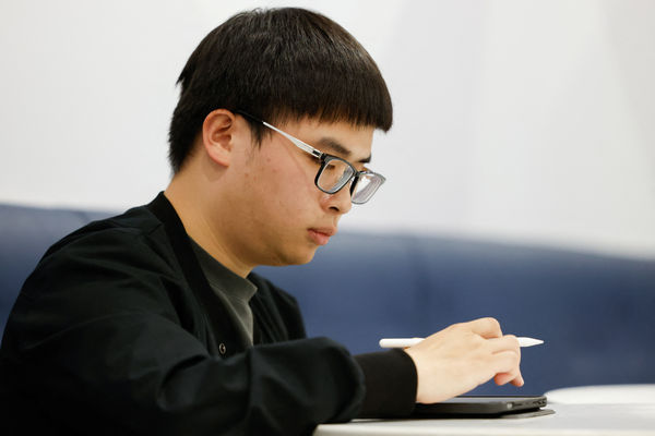 ▲▼台灣23歲男子Vince原定今年赴哈佛攻讀公共衛生。（圖／路透）