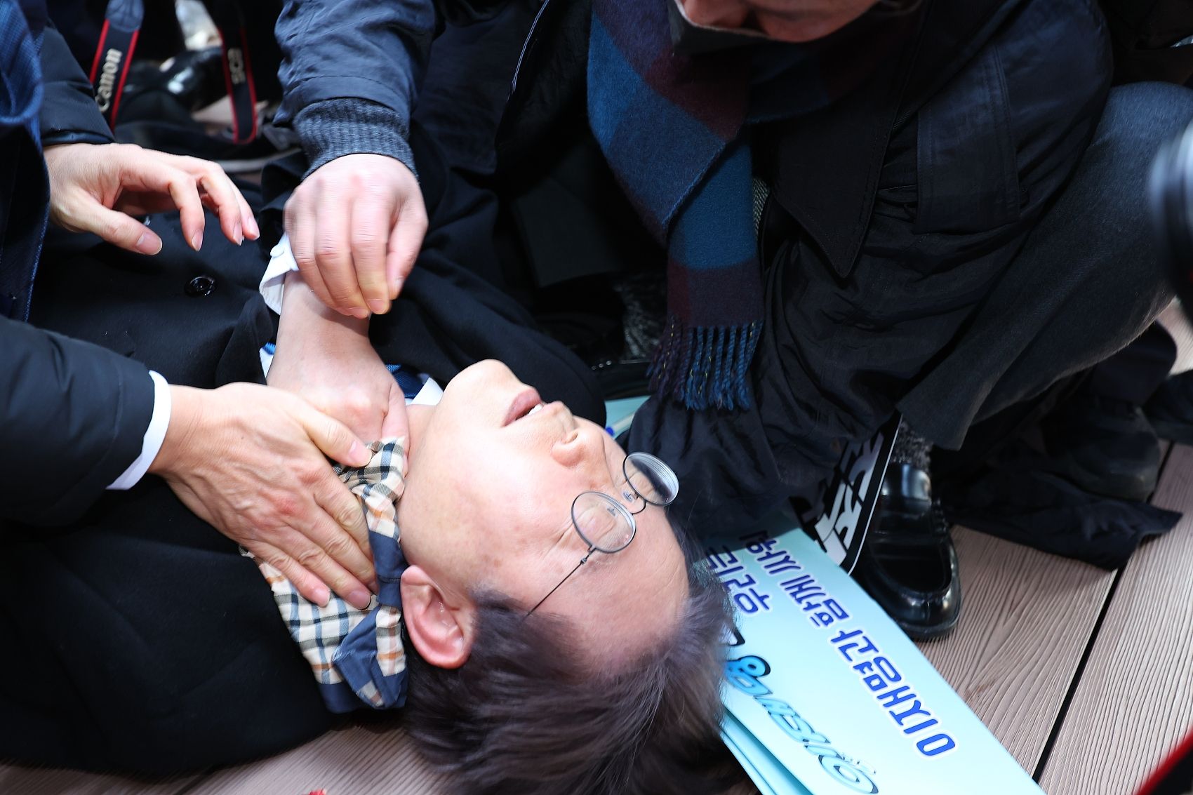 ▲▼ 共同民主黨黨魁李在明釜山遇襲。（圖／CFP）