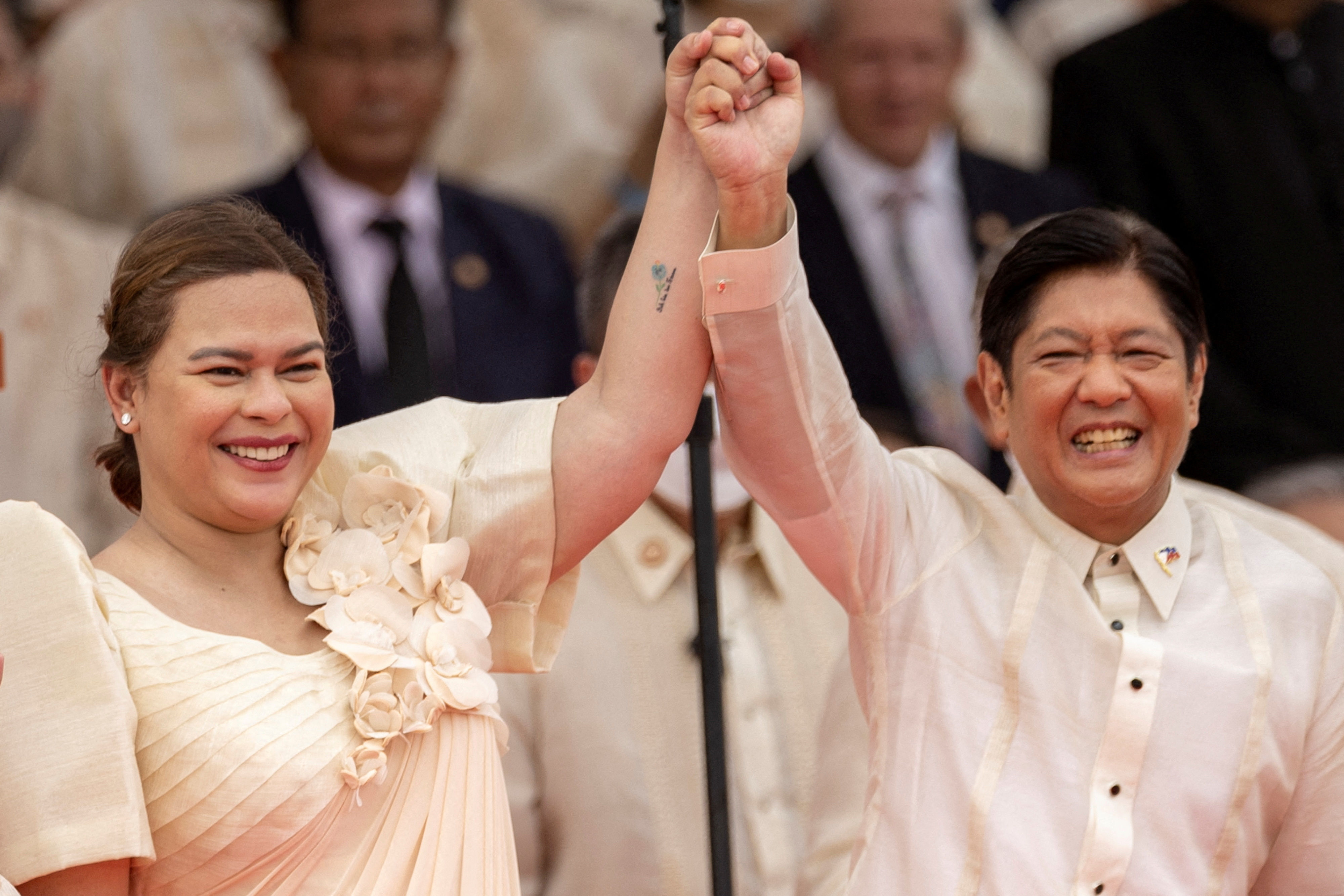 7904242 ▲▼2022年6月,菲律賓總統小馬可仕(Ferdinand Marcos Jr)、副總統薩拉.杜特蒂(Sara Duterte)宣誓就職。(圖/路透)