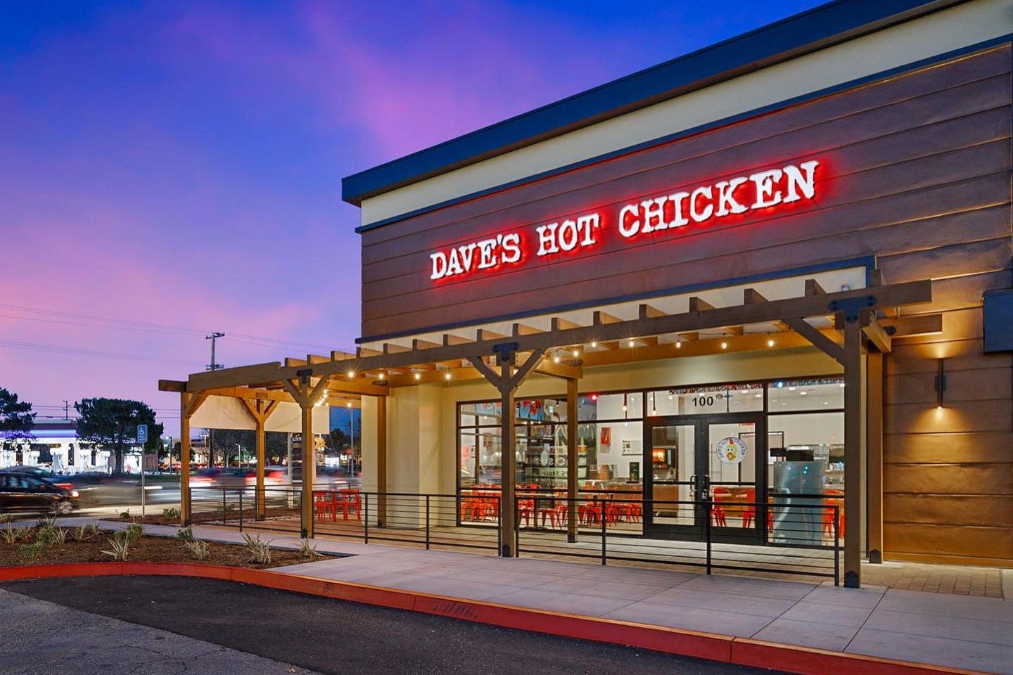 ▲▼Dave`s Hot Chicken從停車場小攤販成為連鎖品牌。（圖／翻攝自臉書）