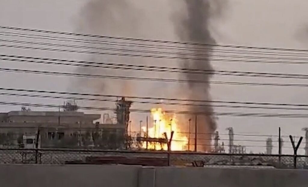 ▲▼伊朗南部南帕爾斯天然氣田於當地時間14日，遭到以色列用無人機攻擊。（圖／達志影像／美聯社）