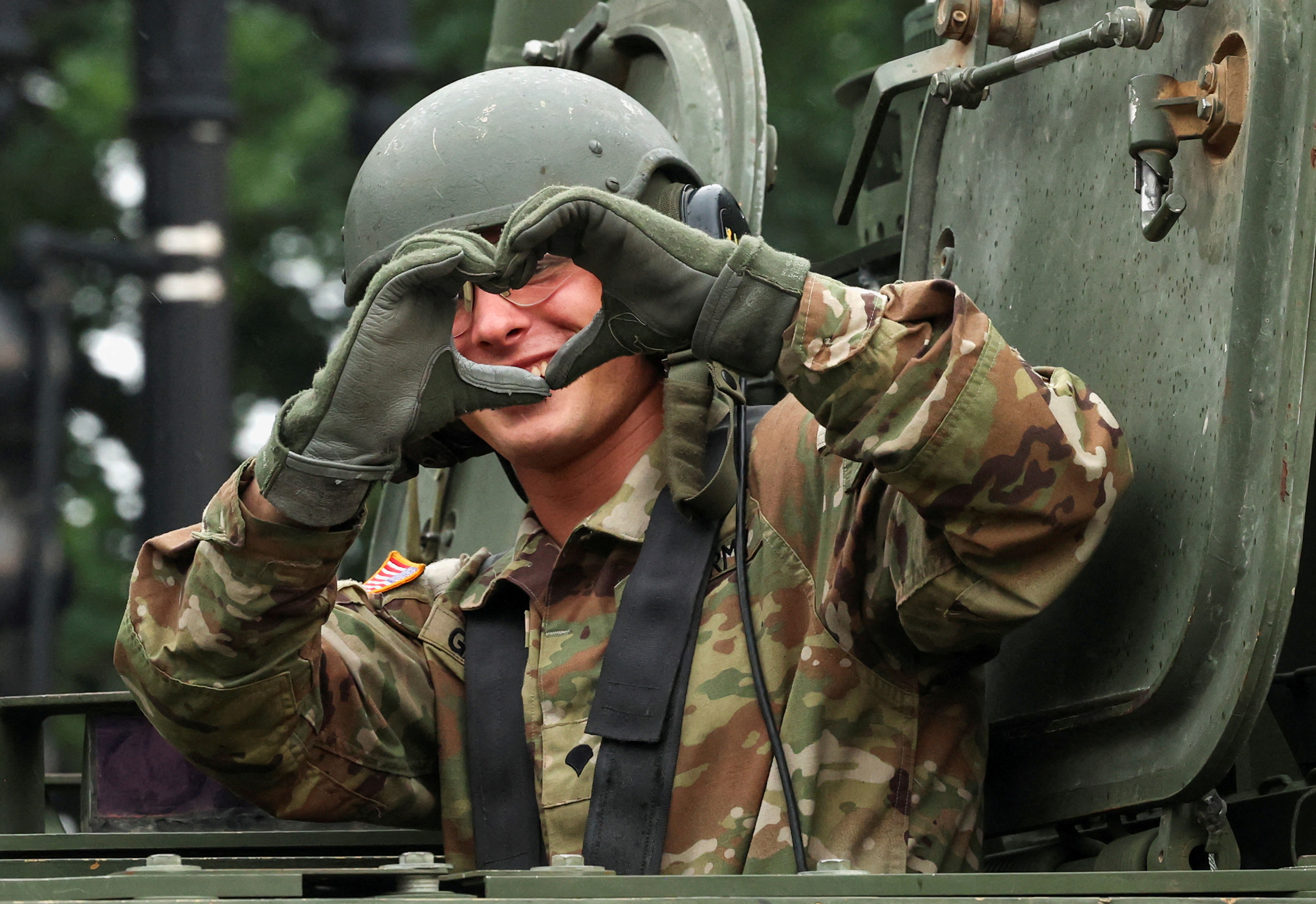 8262496-1 ▲▼ 川普主持美國陸軍成立250周年閱兵。(圖/路透)