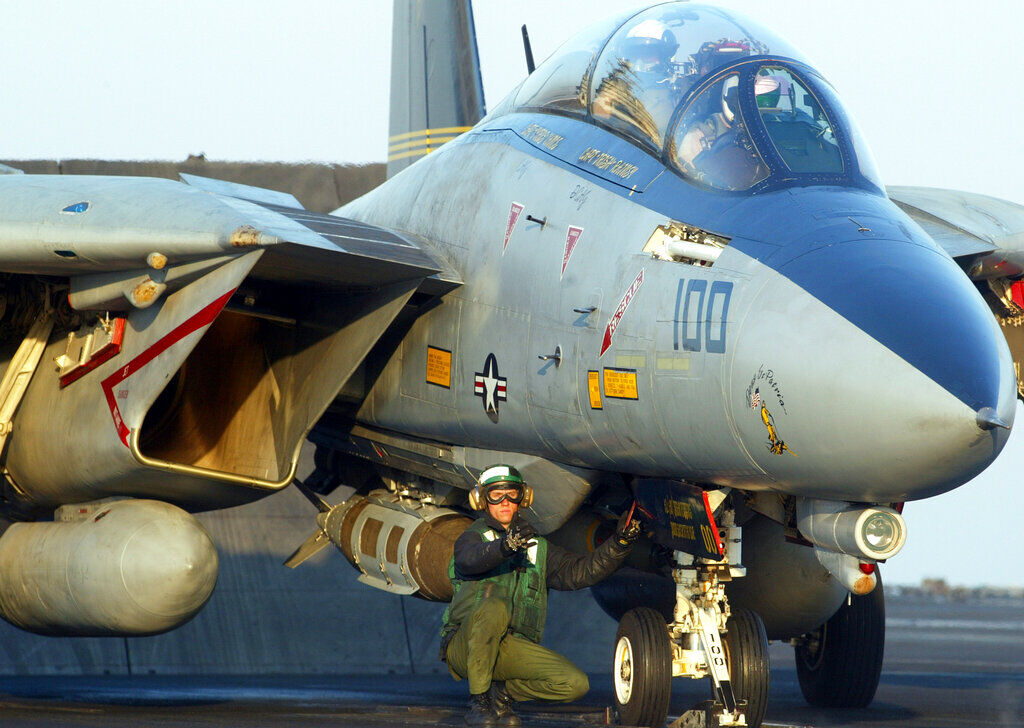 8265745-1 ▲▼伊朗僅存的兩架F-14「雄貓」戰鬥機,疑似遭以色列軍空襲摧毀。(圖/達志影像/美聯社)