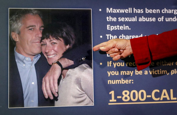 ▲▼ 美國名媛麥絲威爾（Ghislaine Maxwell）涉嫌替前男友、「淫魔富商」艾普斯坦（Jeffrey Epstein）誘騙未成年少女賣淫，28日被判處20年有期徒刑。（圖／達志影像／美聯社）