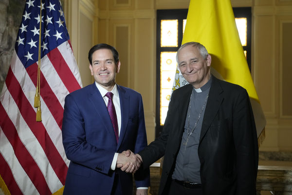 ▲▼美國國務卿盧比歐（Marco Rubio）與義大利樞機主教、梵蒂岡的烏克蘭事務代表祖比（Matteo Zuppi）。（圖／達志影像／美聯社）