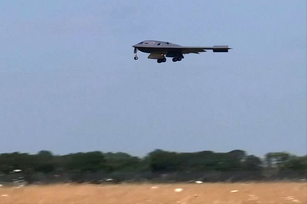 d8274722 ▲▼美軍B-2轟炸機(B-2 bomber)自美國密蘇里州懷特曼空軍基地(Whiteman Air Force Base)。(圖/路透)