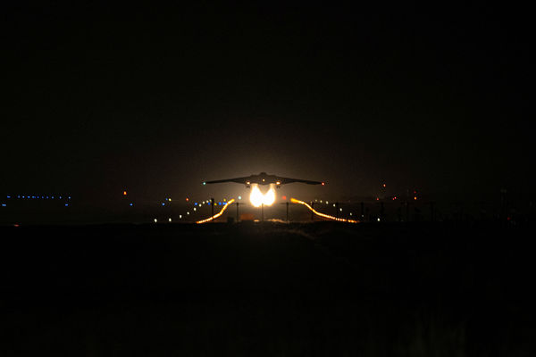 d8274723 ▲▼美軍B-2轟炸機(B-2 bomber)自美國密蘇里州懷特曼空軍基地(Whiteman Air Force Base)。(圖/路透)