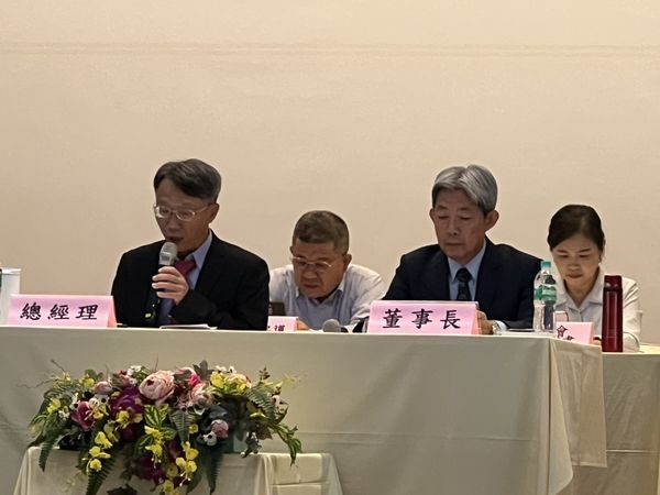 ▲台船董事長黃正弘(右)與總經理蔡坤宗(左)首次主持股東會，過程順利。（圖／讀者提供）