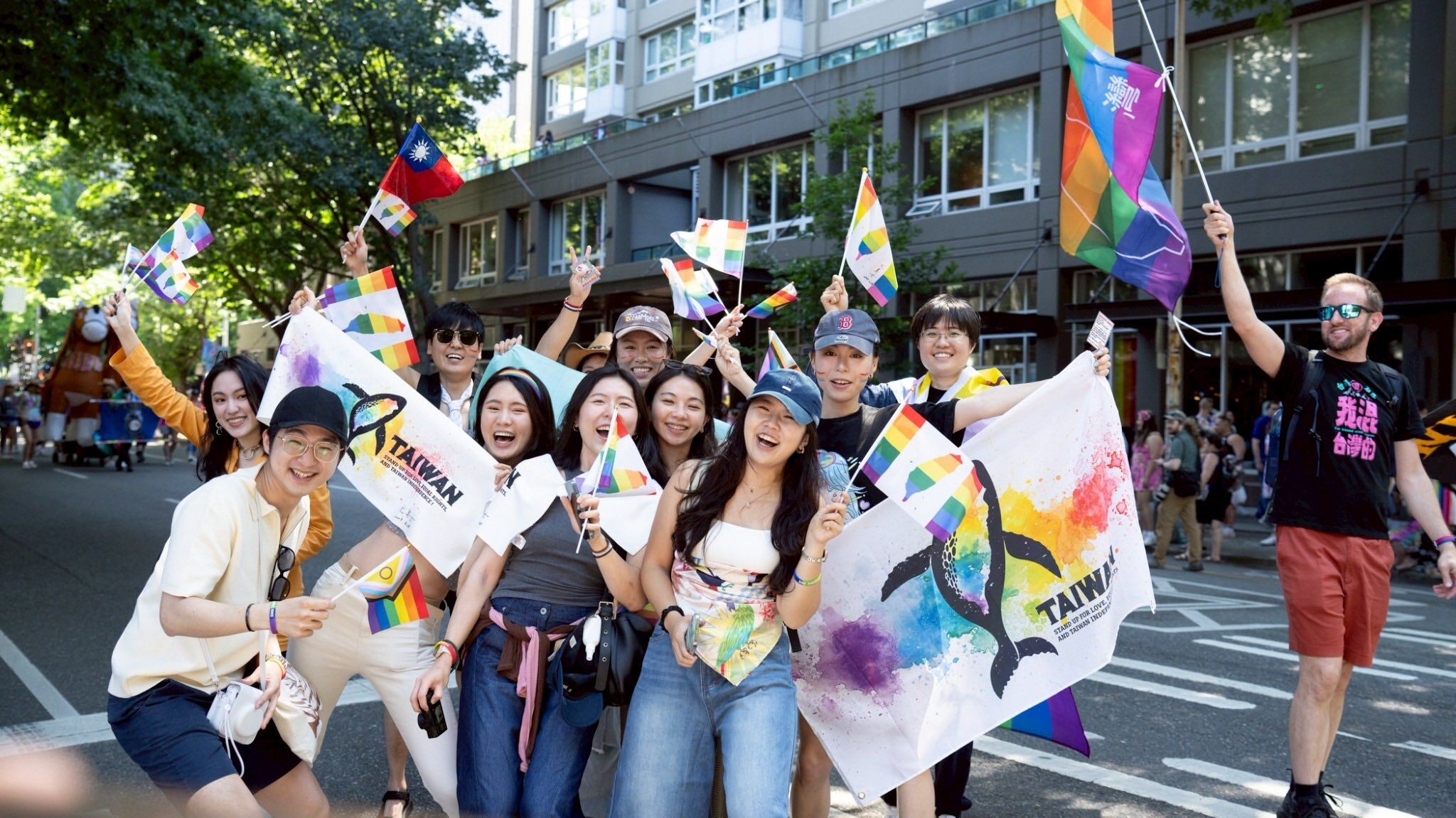 ▲▼ 台灣隊首度亮相西雅圖同志遊行。（圖／翻攝自臉書／Taiwanese Association of Greater Seattle 大西雅圖台灣同鄉會）