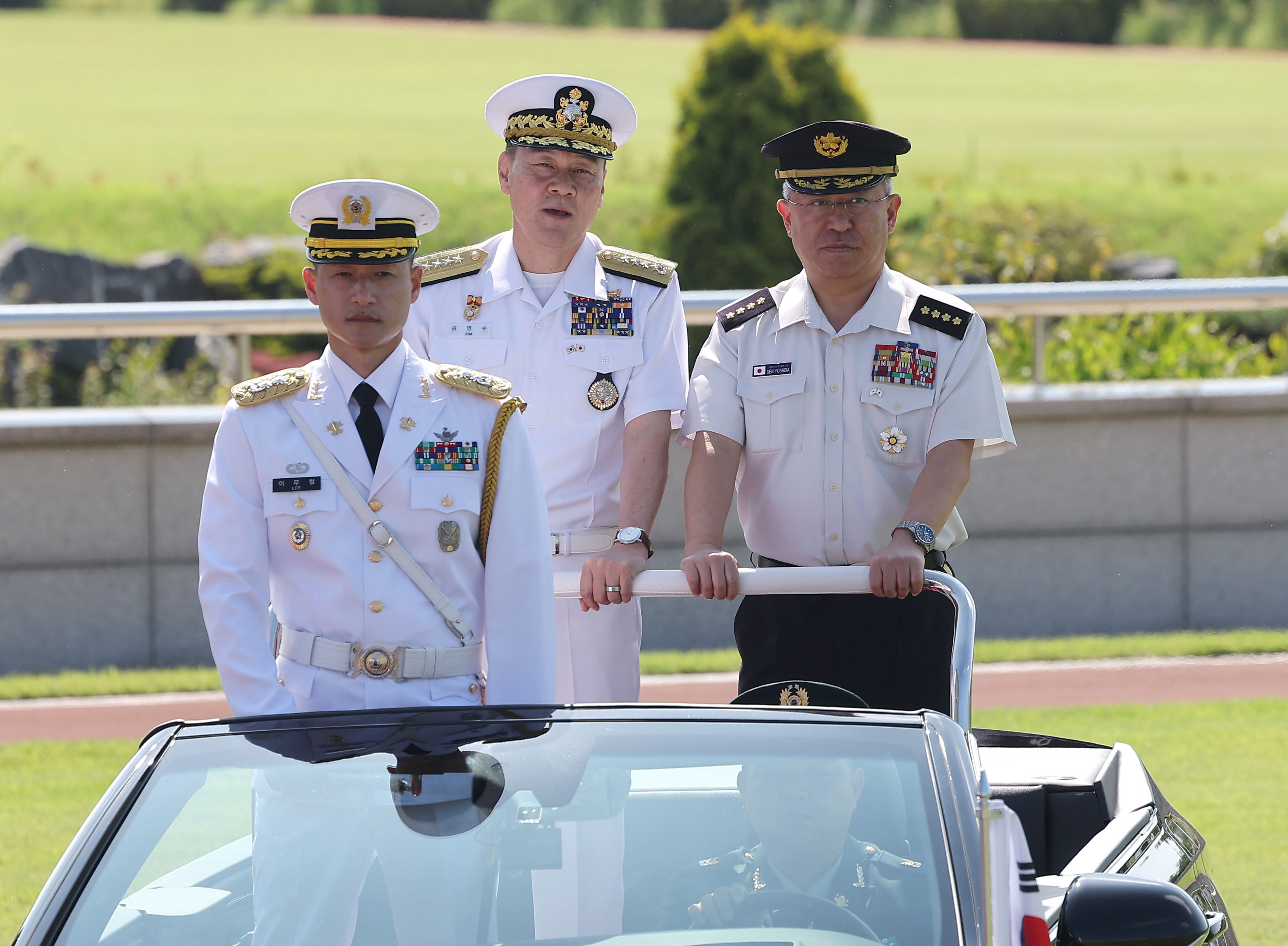 ▲▼美國參謀長聯席會議主席凱恩、日本自衛隊統合幕僚長吉田圭秀、南韓聯合參謀議長金明秀11日齊聚首爾龍山召開會議。（圖／達志影像）