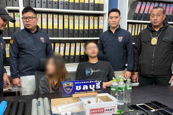 1名台籍男子在泰國芭達雅吸食毒品後情緒失控，與現場另有一名泰籍女子一同落網。（翻攝畫面）