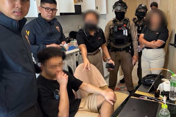 22歲台男嗑藥泰國暴走！叫伴遊女郎開毒趴　持棍砸房門鄰居嚇瘋