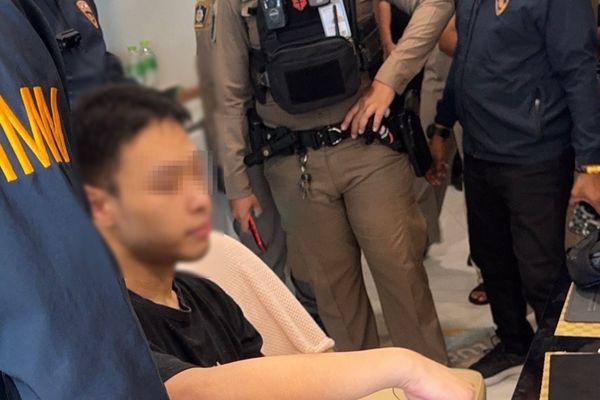 22歲台男嗑藥泰國暴走！叫伴遊女郎開毒趴　持棍砸房門鄰居嚇瘋