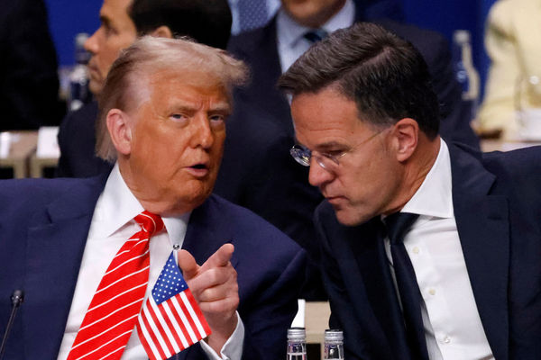 d8278255 ▲▼美國總統川普(Donald Trump)與北約(NATO)秘書長呂特(Mark Rutte)。(圖/路透)