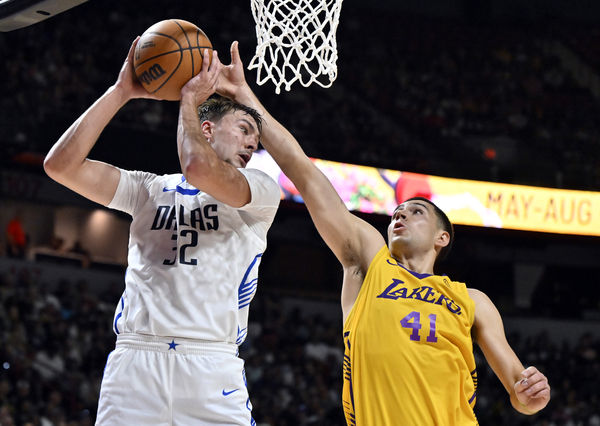 ▲▼NBA新科狀元弗拉格迎來夏季聯賽首秀，對決詹皇之子布朗尼。（圖／達志影像／美聯社）