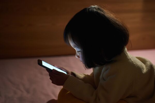 「短影音成癮」或是「抖音腦」的狀態逐漸被科學界視為影響心理與神經功能的重大行為風險。圖非當事人（東方IC）