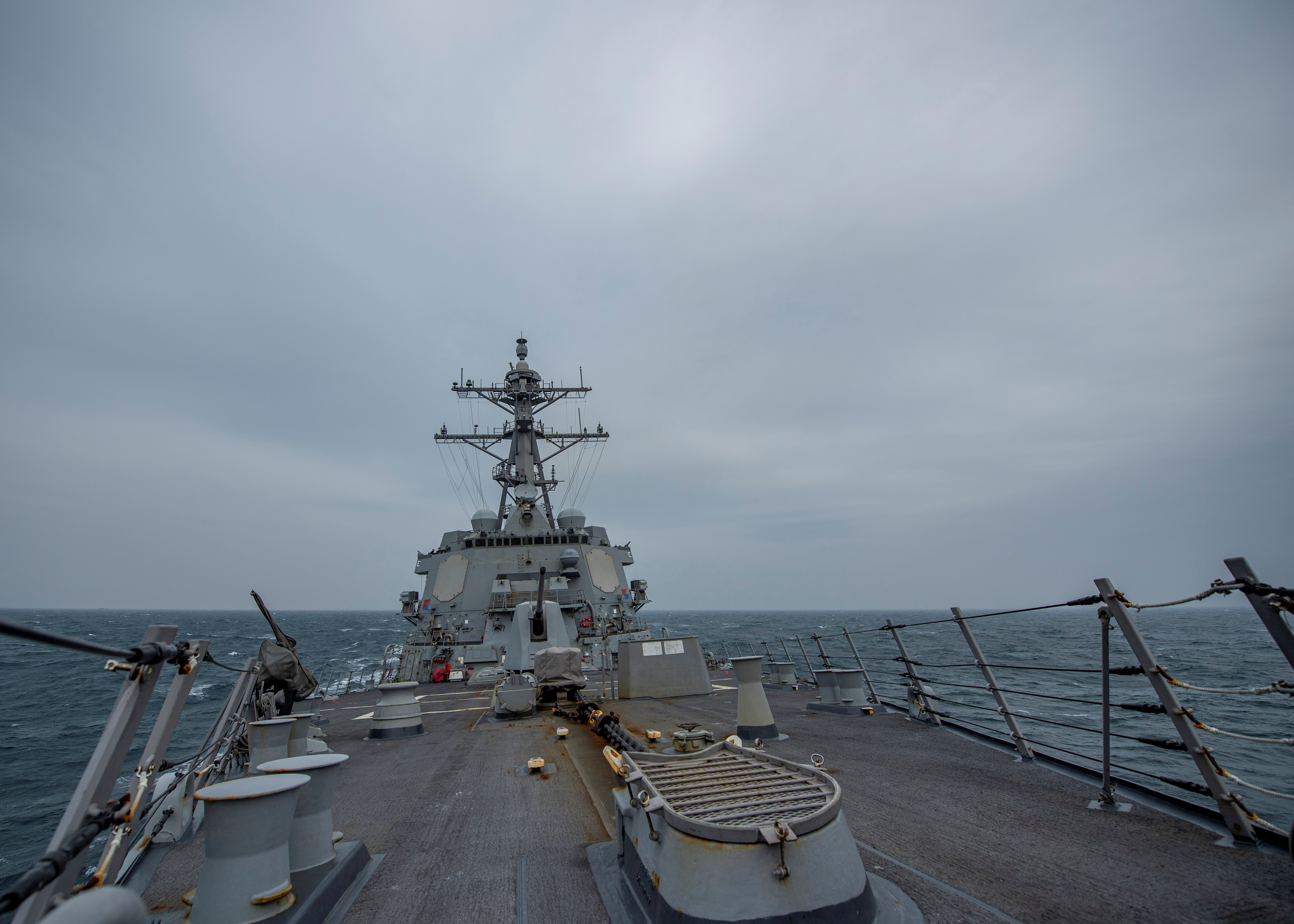 ▲▼ 美國海軍亞里柏克級驅逐艦「約翰芬恩號」（USS John Finn DDG 113）3月10日通過台灣海峽。（圖／路透）