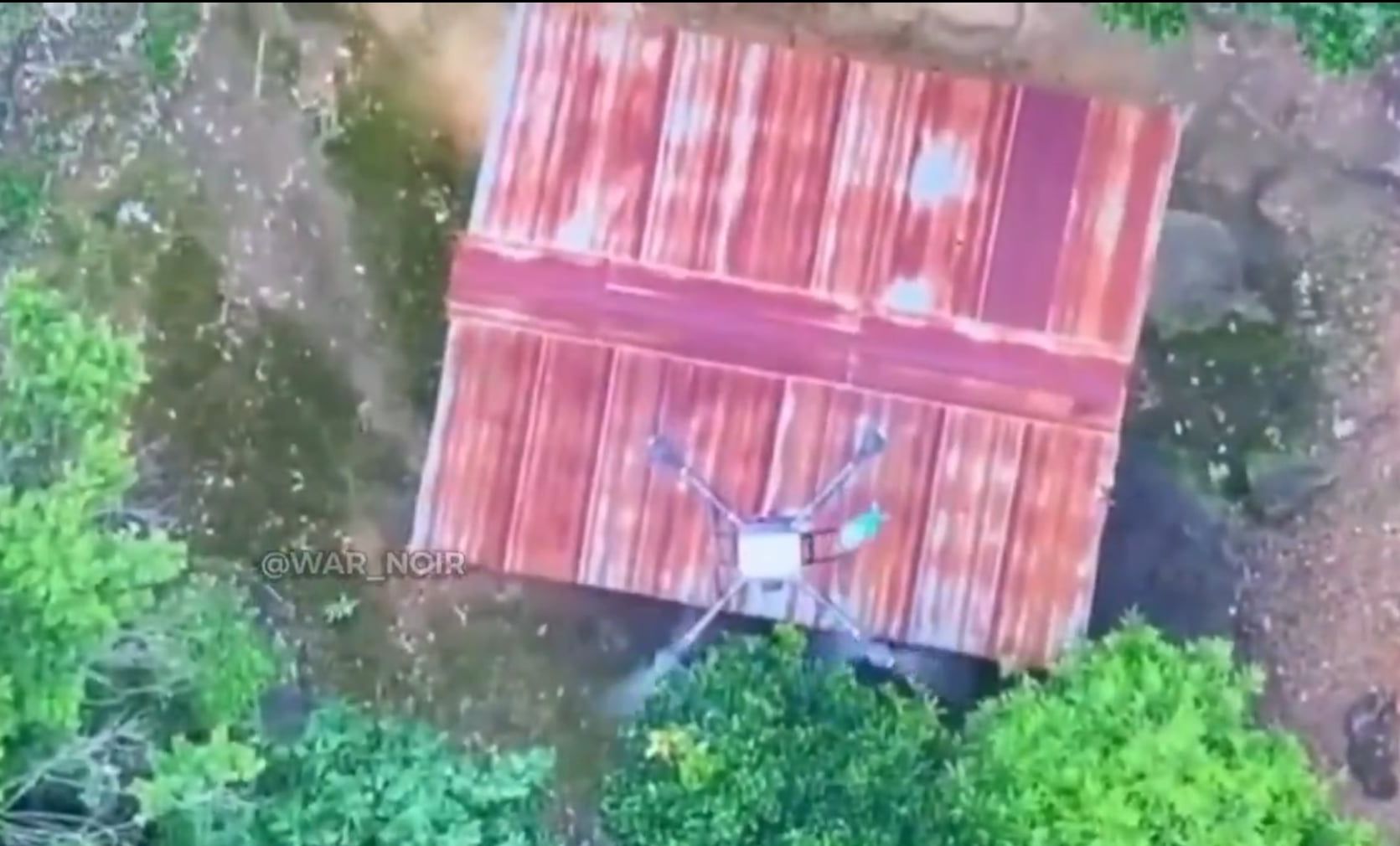 ▲▼ 泰軍無人機「炸爛柬彈藥庫」。（圖／翻攝自X）