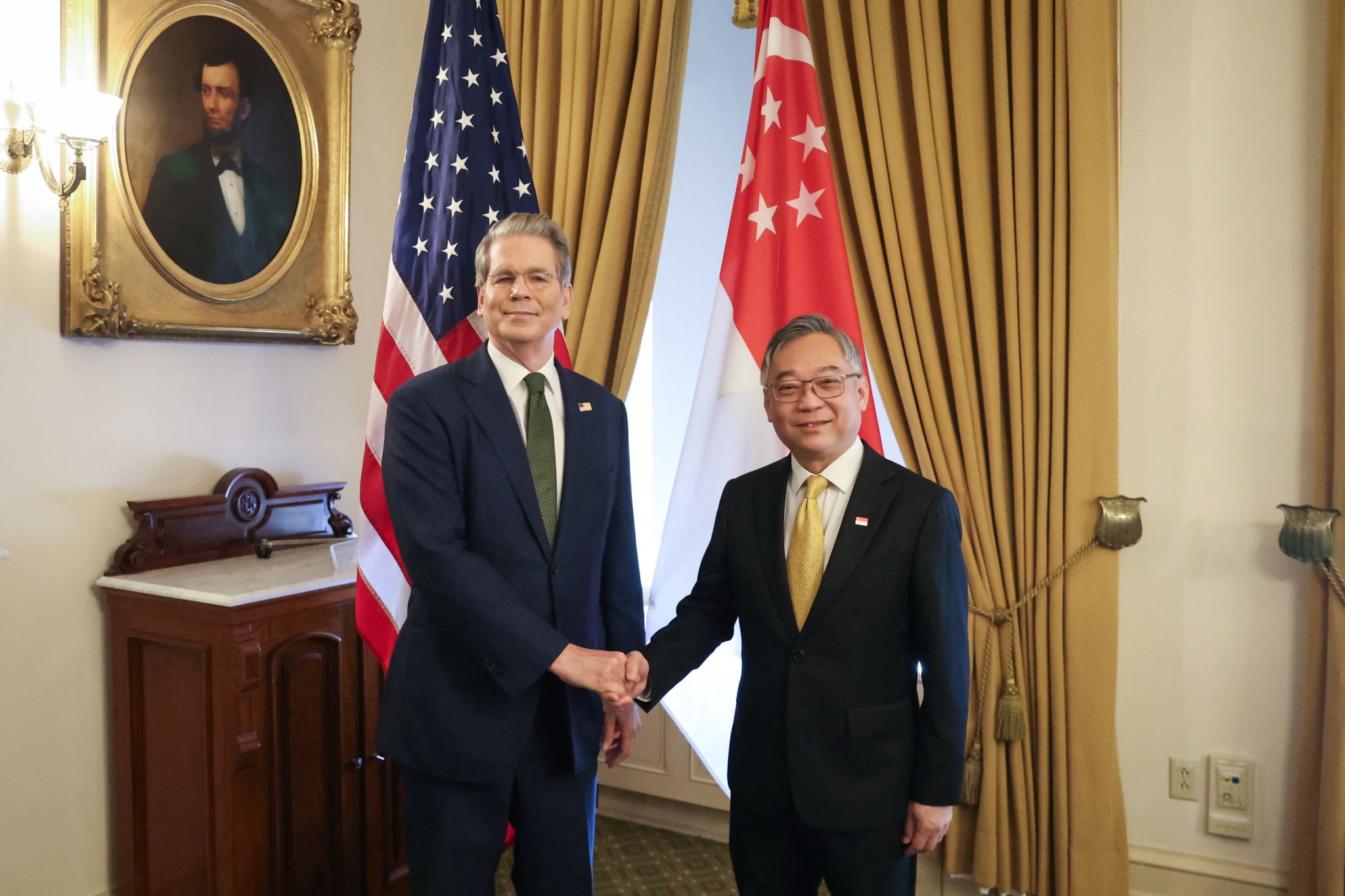 8326668-1 ▲▼新加坡副總理顏金勇出訪華府,會晤美國財政部長貝森特。(圖/翻攝自LinkedIn)