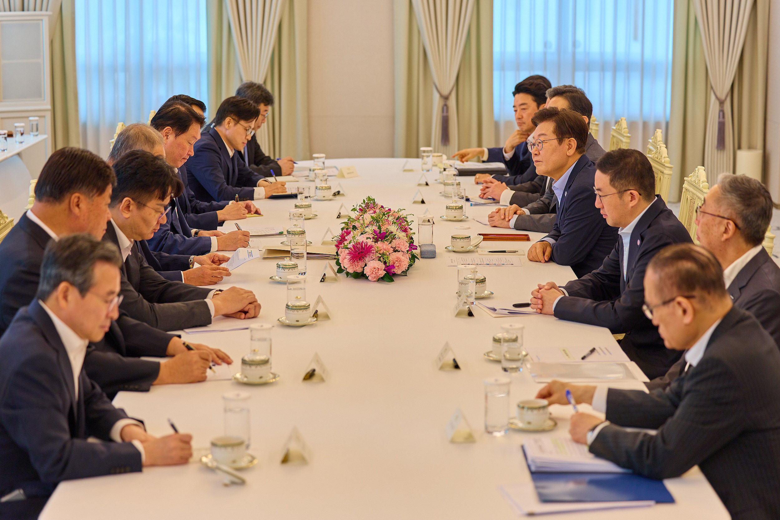 8366734 ▲▼李在明出訪美日前,接見李在鎔、鄭義宣、具光謨、崔泰源等財經界領袖。(圖/VCG)