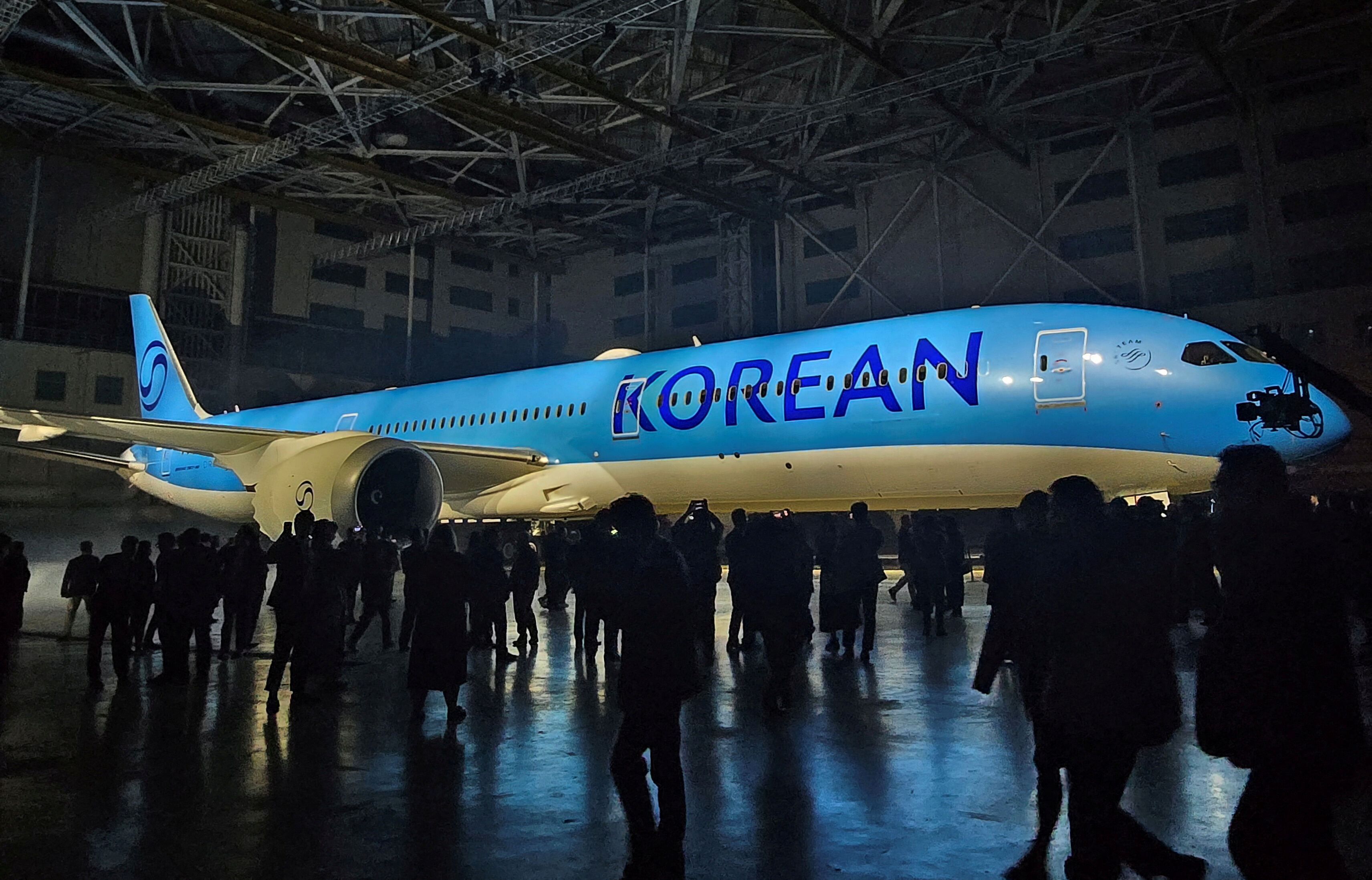 8372177-1 ▲▼大韓航空在整併韓亞航空後,首次更換新LOGO。(圖/路透)